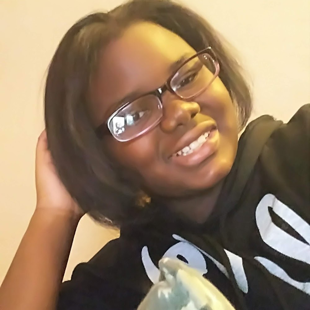 Meet your Posher, Que'niya